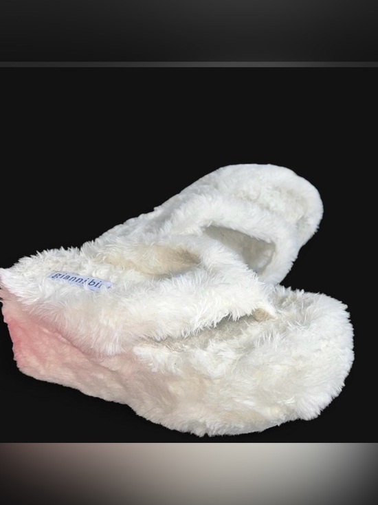 Gianni Bini Shoes - Fluffy White Platform Women’s Slip-On Flip Flops - Comfort Fuzz